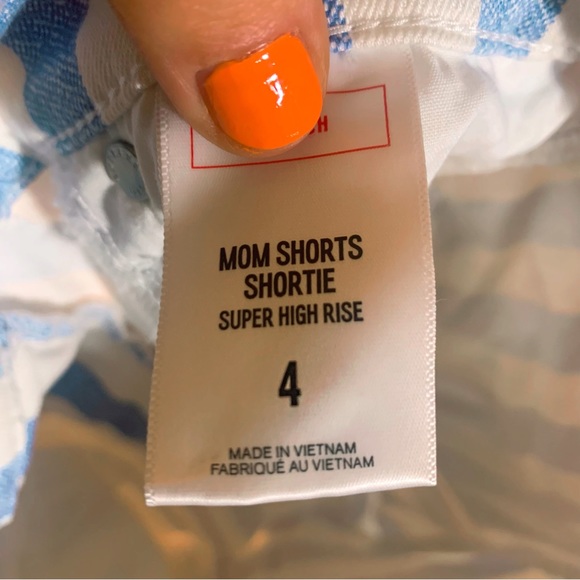 Express- Raw Hem Mom shorts - Picture 4 of 4